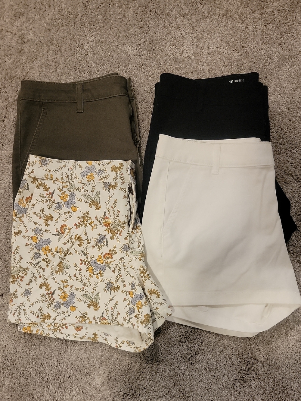 Bundle of 4 a.n.a Floral Cream and Multi-Color Women’s Shorts - Picture 3 of 4